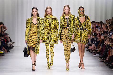 vestidos gianni versace|Versace Women Collection Features .